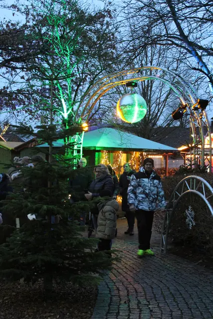 Auch auf dem Weihnachtsmarkt in Himmelpforten war viel los | Foto: sb