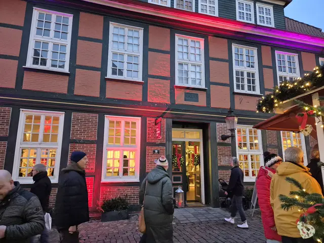 Bitte eintreten: Die Tür des Weihnachtshauses steht für jeden offen | Foto: SMTG