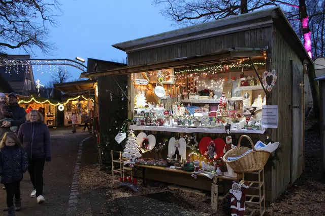 Kunsthandwerk und Kulinarisches – in Himmelpforten gab es am ersten Adventswochenende schon viel zu sehen | Foto: sb