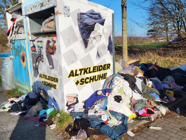 Die Altkleidercontainer auf dem Pendlerparkplatz Dibbersen | Foto: sh