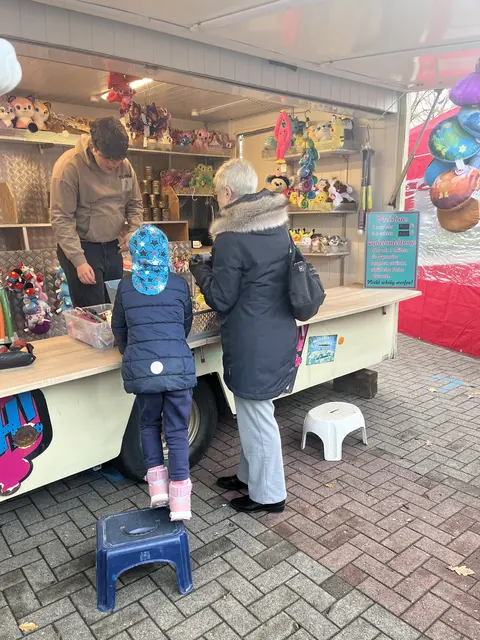 Entertainment neben der Bühne beim Dosenwerfen | Foto: Sandra Polenz