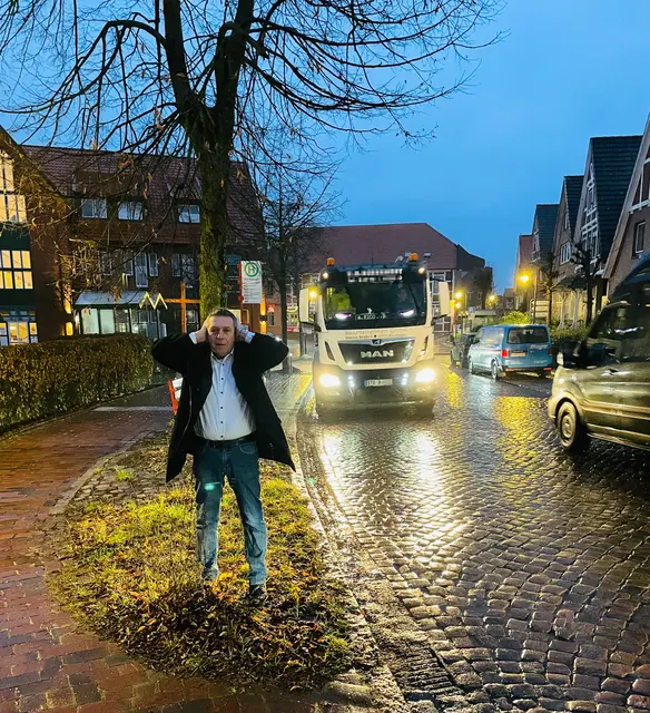 Lühe-Rathauschef Timo Gerke möchte u.a. erreichen, dass weniger Lkw durch die Ortschaften seiner Samtgemeinde fahren. So soll der Verkehrslärm reduziert werden | Foto: SG Lühe