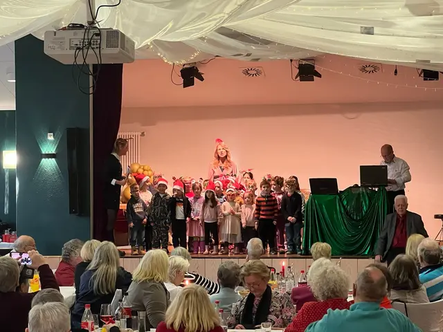 20 Kindern des Kindergartens Mattenmoorstraße erfreuten die Mitglieder mit einer Gesangseinlage | Foto: SoVD Meckelfeld/Hörsten - Liermann