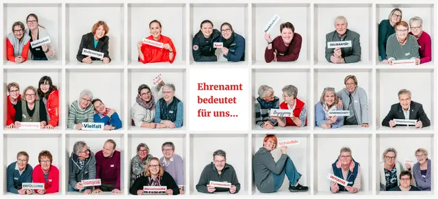 Ehrenamt bedeutet für uns: Die ehrenamtlich Aktiven des DRK Harburg-Land zeigen in einem Wort, was ihr Engagement für sie persönlich ausmacht. | Foto: Antje Wulf/DRK