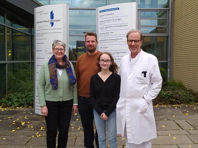 Giesela Wiese (v. li.), Tammo Hinrichs, Sophia Meyn, Dr. Johannes Klemm lassen das Museum ins Krankenhaus einziehen | Foto: Museum im Marstall