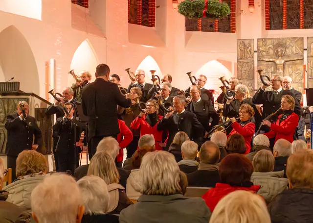 Die Jagdhornbläser aus Winsen und Bütlingen zeigten, dass sie mehr können als Jagdsignale erklingen zu lassen. | Foto: ks