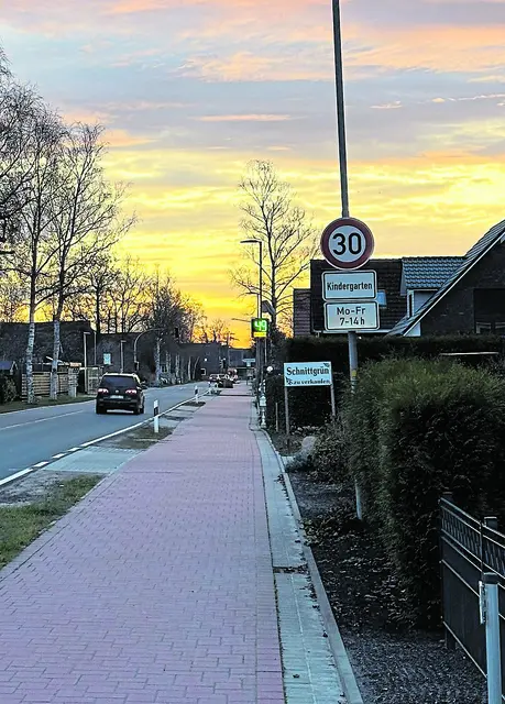 Kurios: In Dammhausen wird sich in der Tempo-30-Zone für die Geschwindigkeit von 49 Kilometern pro Stunde bedankt | Foto: Ulrich Stahl