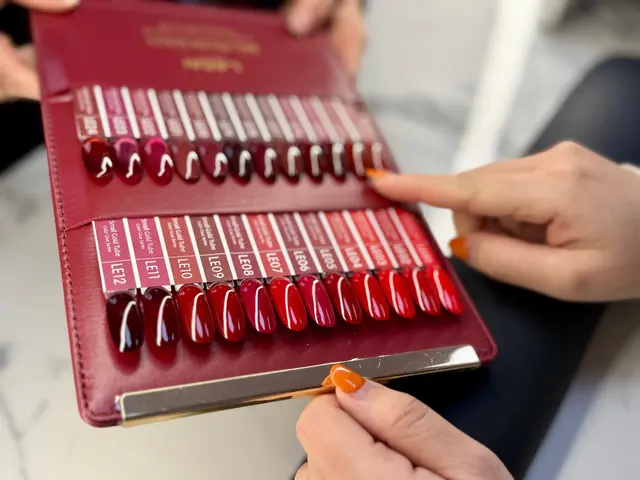 Gar nicht so einfach sich für eine Trendfarbe zu entscheiden, das zuvorkommende Team hilft gern bei der Auswahl | Foto: tml