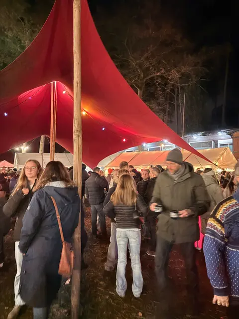 An beiden Tagen durchweg gut besucht: der Jesteburger Weihnachtsmarkt am neuen Standort | Foto: pöp