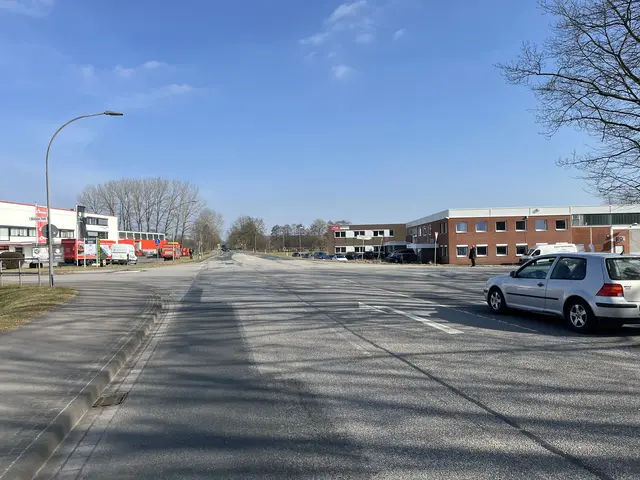 Bald ist wieder freie Fahrt auf der Maschener Straße zwischen Hittfeld und Maschen  | Foto: sra