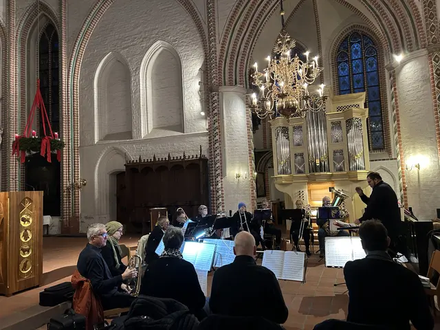Posaunenchor, der in der St. Petri Kirche musiziert. | Foto: Sybille Groß