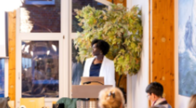 Diana Joseph, ltd. Oberärztin der Gynäkologie, berichtete schon im vergangenen Dezember von ihrem Hilfseinsatz in Rumbek, Südsudan. Auch dieses Jahr lädt sie mit ihrem Verein wieder ins Krankenhaus Buchholz ein: am 12. Dezember ab 16 Uhr. | Foto: Krankenhäuser_Buchholz_Winsen