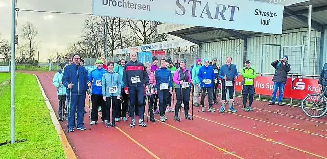 Nordic Walker am Start zum Silvesterlauf | Foto: ig