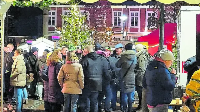 Der Weihnachtsmarkt ist ein beliebter Treffpunkt | Foto: ig