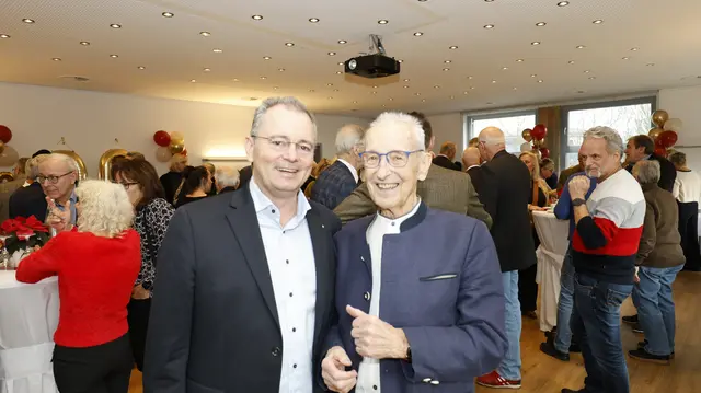 Stephan Schrader (Geschäftsführer WOCHENBLATT-Verlag) wünschte Arno Reglitzky ebenfalls alles Gute für die Zukunft | Foto: AR Promedia