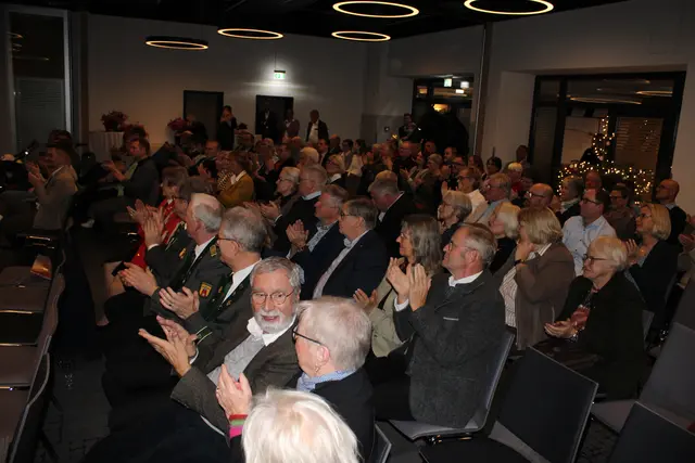 Unter den geladenen Gästen im Salzhäuser Rathaus waren auch viele Ehrennadelträger aus den vergangenen Jahren | Foto: ce