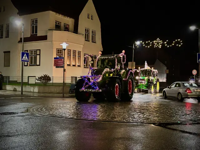 Die bunt geschmückten Trecker wurden erwartungsvoll empfangen 