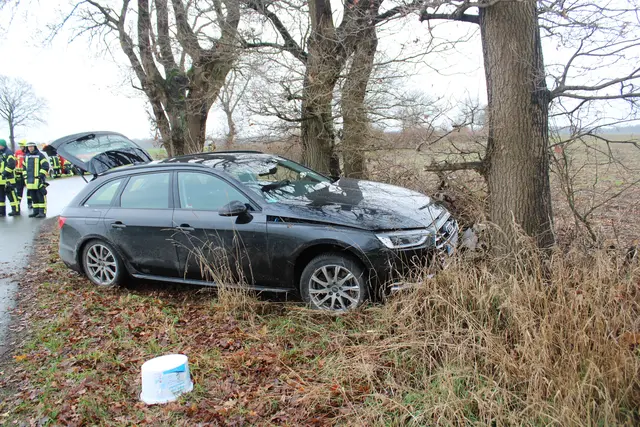 Das Unfallfahrzeug | Foto: Jürgen Bockelmann / FF Harsefeld