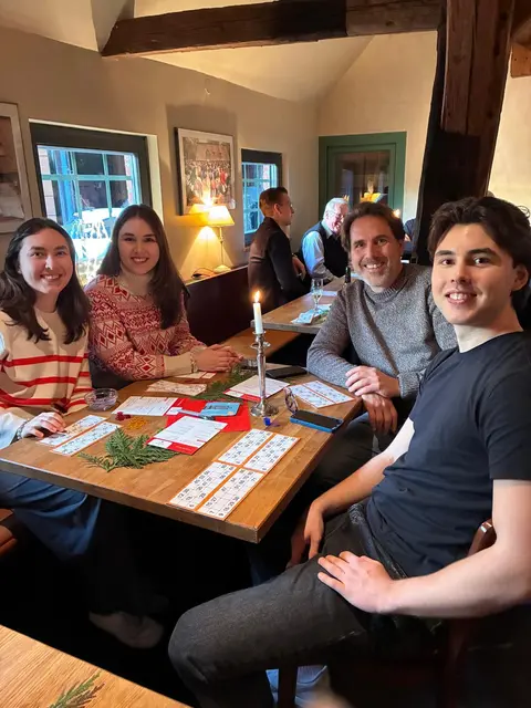 Vier von rund 80: Die Gäste verbrachten einen vergnüglichen Nachmittag beim Bingo | Foto: K. Witte