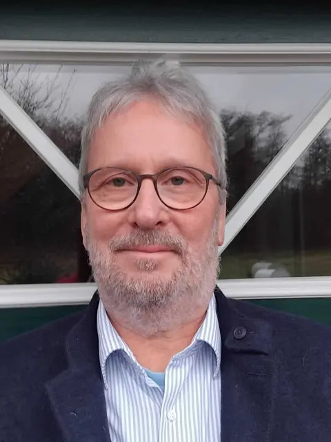 Journalist und Instituts-Vorstandsmitglied Rainer Schobeß stellte den Kalender redaktionell zusammen | Foto: Ilka Göbel