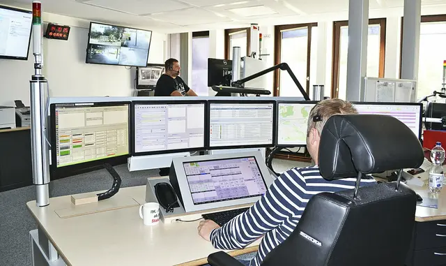 Wird aufgegeben: die Rettungsleitstelle im Winsener Kreishaus | Foto: bim