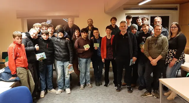 Die&#x20;frischgebackenen&#x20;Petrij&#x00FC;nger&#x20;mit&#x20;ihrer&#x20;Lehrgangsleiterin&#x20;&#x7C;&#x20;Foto&#x3A;&#x20;FSV&#x20;Hoopte-Winsen&#x20;e.V