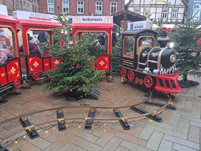 Die Kindereisenbahn, die unermüdlich ihre Runden dreht, bringt nicht nur Kinderaugen zum Leuchten | Foto: Anika Werner