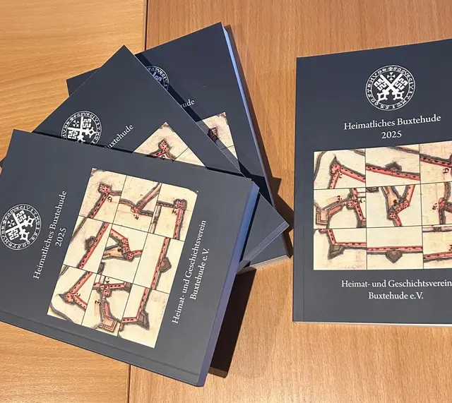 Die neue Ausgabe "Heimatliches Buxtehude" steckt wieder voller Stadtgeschichte | Foto: Luna Tonn