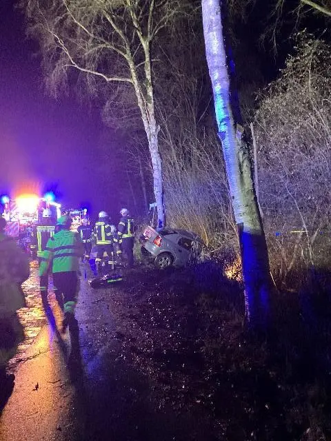 Die 47-jährige Frau geriet auf nasser Fahrbahn ins Schleudern | Foto: Polizeiinspektion Cuxhaven