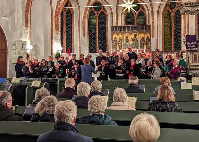 Im vergangenen Jahr war der Kirchenchor - ebenso wie der Kinderchor - beim Adventskonzert in der Ravener Kirche zu hören | Foto: Kirchengemeinde Salzhausen-Raven