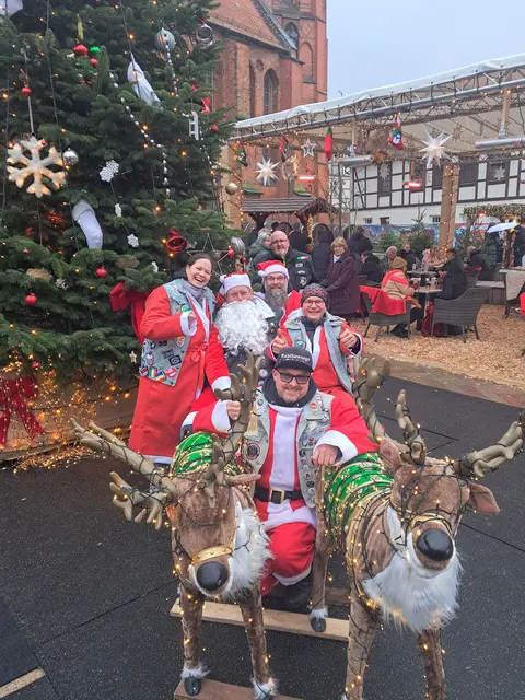Ein Schlitten mit Rentieren lädt zum Erinnerungsbild ein | Foto: Anika Werner