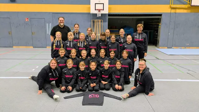 Nach dem Training präsentierte sich das KTG-Team in ihrem neuen schicken Dress | Foto: KTG