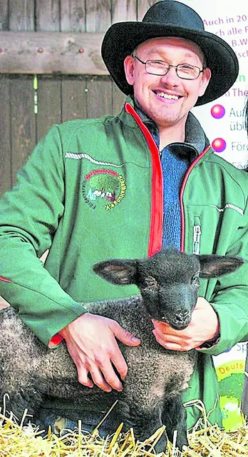 Wendelin Schmücker sieht die Schafhalter bedroht - und nicht nur sie | Foto: Schmücker