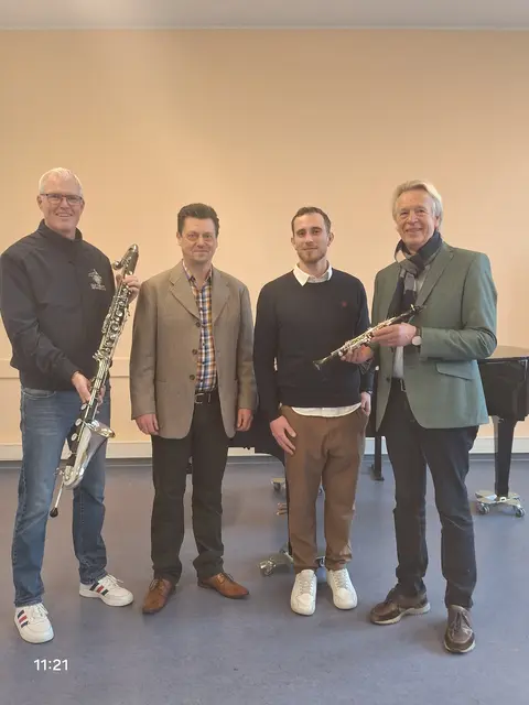 Old Table Präsident Oliver Stein, Musikschulleiter Michael Nix, Klarinettenlehrer Sebastian Hayn, Hans-Jürgen Putensen (Old Table) | Foto: Musikschule Winsen
