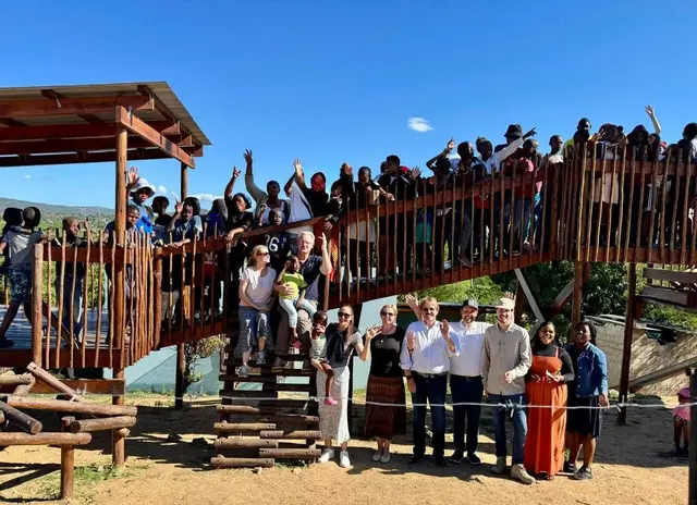 Familie Viebrock und das Team von Hands at Work zu Besuch an einem Care Point | Foto: Viebrockhaus AG