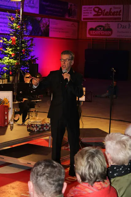 Musikschulleiter und Sänger Hans Hitzeroth hatte einen Auftritt als "Special Guest" | Foto: ce