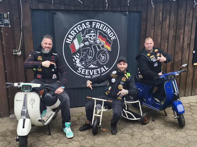 Mitglieder der Hartgas Freunde Tom Effenberger (v.li.), Malte Winter und Marcel Koch | Foto: Hartgas Freunde