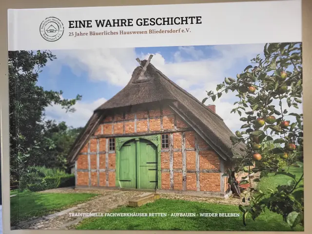 Die Vorderseite des Jubiläumsbuches