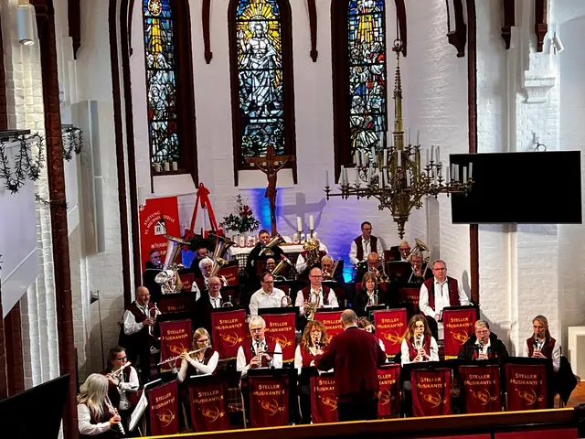 Beim Weihnachtskonzert der Steller Musikaten in St. Michael | Foto: Heiko von Bargen