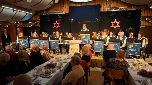 Mit lustigen Begebenheiten aus der Vorweihnachtszeit und vom Heiligabend sorgte Silke („Sille“) Tralau für gute Unterhaltung | Foto: Musik im TVM
