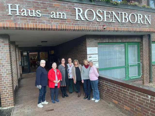 Der aktuelle AWO-Vorstand in Harsefeld: Stellvertretende Vorsitzende Elisabeth Kruse (v.li.), Beisitzerinnen Regina Lehmann und Peggy Grützke, Vorsitzende Leea Lauri-Gaulke, Kassenwartin Nicole Diederich und die Beisitzerinnen Angelika Behrmann und Waltraud Rink | Foto: Arne Behrmann
