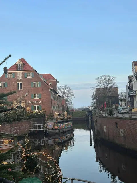 Auch am Tag ein schöner Anblick: Der Kunstkudder im Hansehafen | Foto: Heidi Stemler