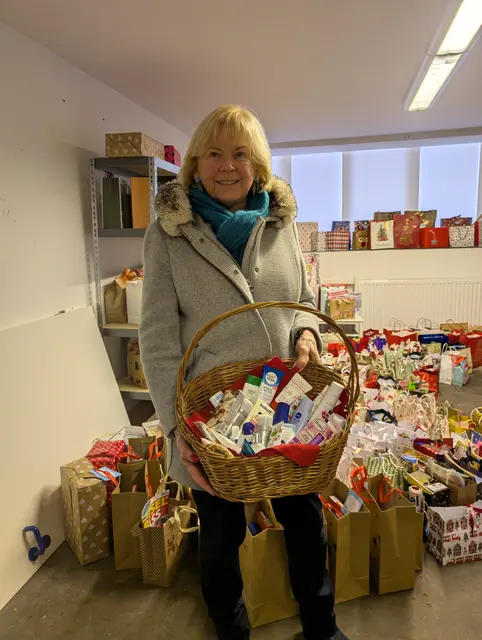 Kerry Kennedy (Grüne Damen) holt die Präsente ab | Foto: Sie Dessous &amp; mehr