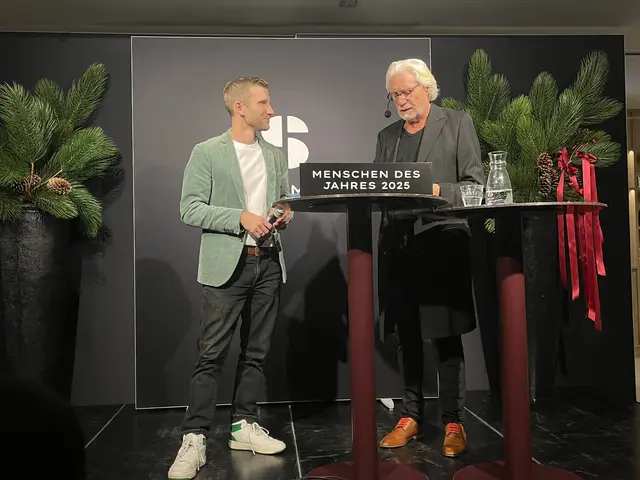 Christoph Stukenbrock und Wolfgang Stephan in der "Menschen des Jahres 2025" Talkrunde bei Stackmann | Foto: Sandra Polenz