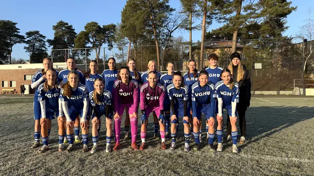 Das NFV-Auswahlteam mit Enja Lohmann vom BFC (obere Reihe, Zweite v.l.) der U16-Juniorinnen in Berlin | Foto: NFV