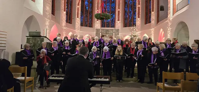 Der Frauensingkreis Winsen beim Konzert in der St.-Marien-Kirche | Foto: Frauensingkreis Winsen