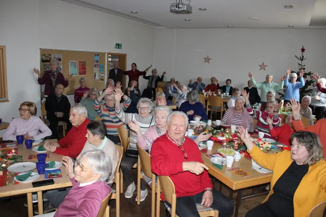 Die zahlreich erschienenen Senioren der Kirchengemeinde-Sportgruppen waren begeistert vom Jubiläumsprogramm | Foto: ce