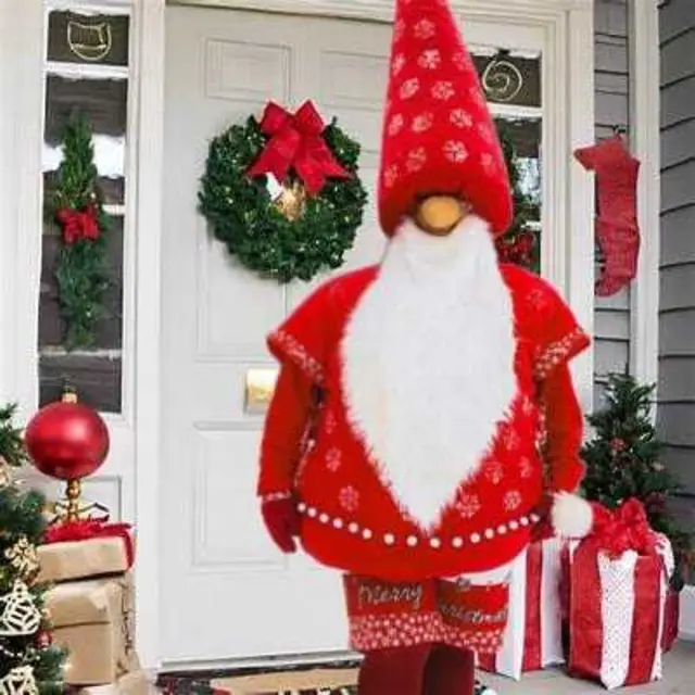 Als „groß gewordener Wichtel“ bringt Sabrina Heinert an Heiligabend ein Stück Weihnachtszauber zu Familien in Neu Wulmstorf | Foto: Heinert