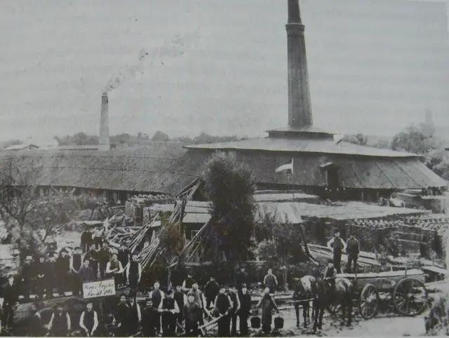 Ziegelei Wehrt, Borstel, 1889 - Foto aus dem Buch von Heike Linderkamp (Auf Ziegelei an der Niederelbe, Stade 1992) abfotografiert; das Original findet sich im Altländer Archiv, Jork. | Foto: Heimat- und Geschichtsverein Buxtehude