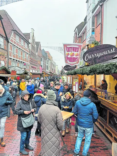 In der Fußgängerzone sind noch alle Buden aufgebaut | Foto: sapo